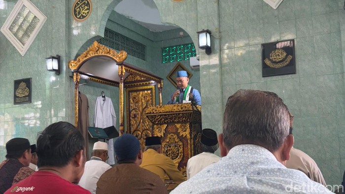 Kenapa Khutbah Jumat Mesti Dua Bagian? Ini Dalil Dari Nabi Dan Ulama